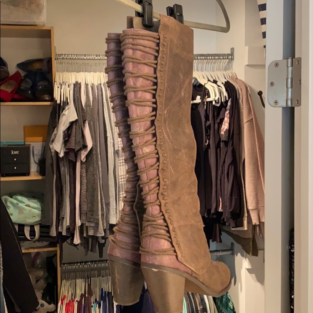Carlos Santana boots